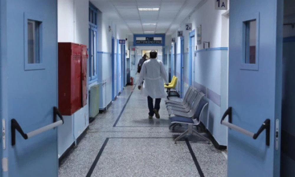 Σε σοβαρή κατάσταση ανήλικος που χτυπήθηκε από αμάξι